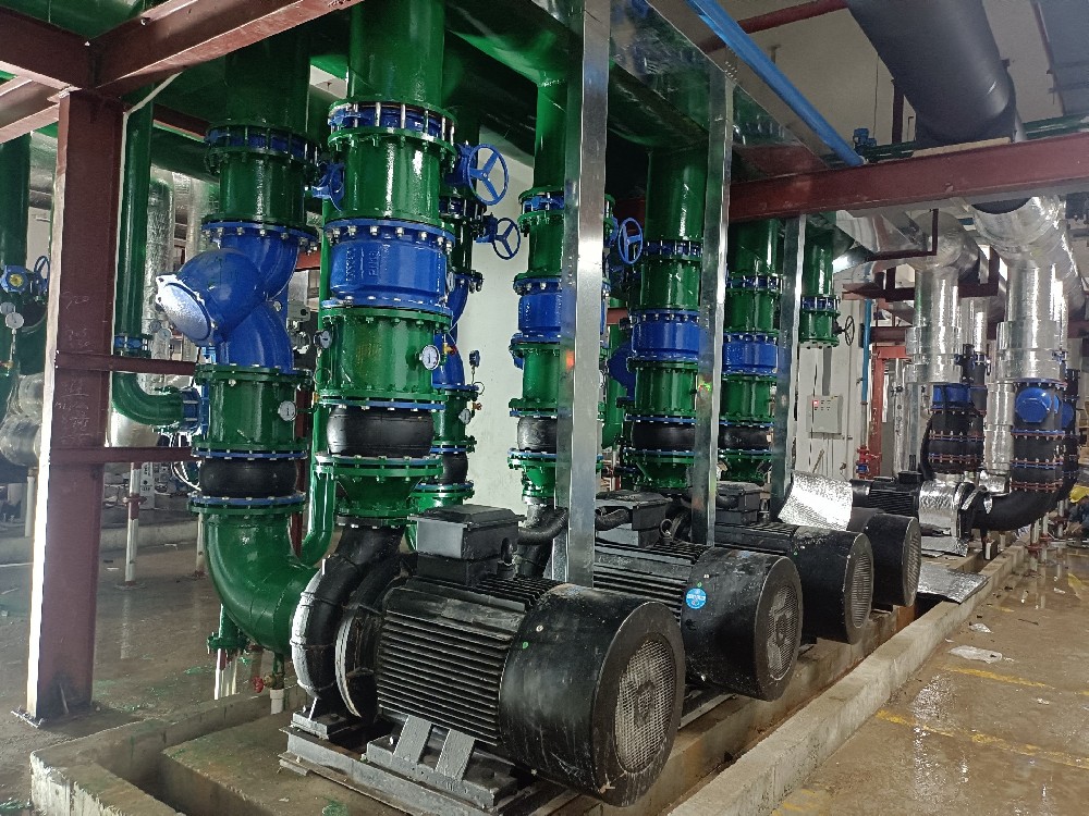 調(diào)整百級(jí)潔凈室送風(fēng)口風(fēng)速時(shí)需要注意哪些安全事項(xiàng)？